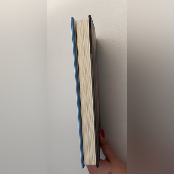 ✨ Matthew Perry book: Friends, Lovers, and the Big Terrible Thing: A Memoir - Picture 5 of 7